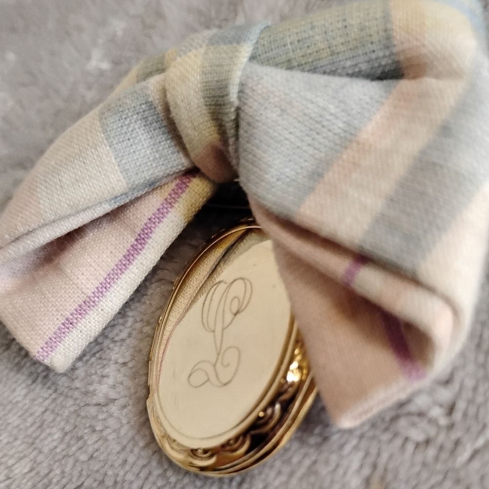 Locket Brooch Set - Picture 2 of 6